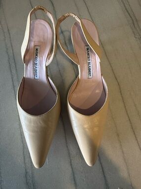 Iconic Manolo Blahnik Carolyn slingback Beige Pointed Slingback Mules 37 CBK